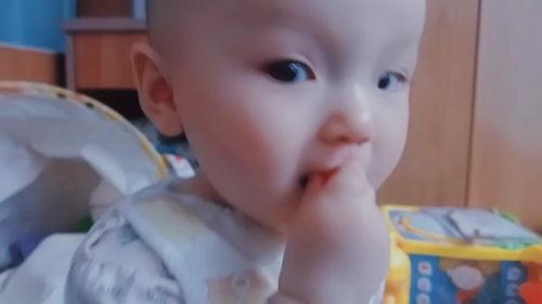 婴儿的视频,视频捕捉婴儿天真瞬间