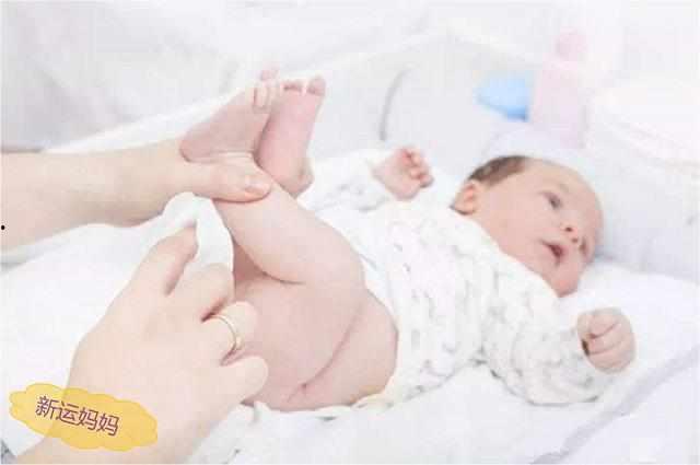 妈妈给宝宝洗屁股视频