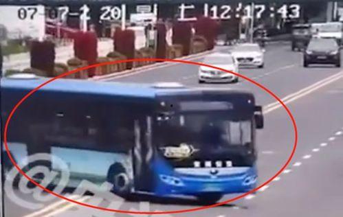 公交视频,公交视频里的城市生活剪影
