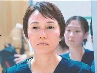 袁泉因为夏雨哭的视频,夏雨深情陪伴，感人瞬间引网友热议