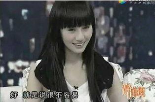 袁泉因为夏雨哭的视频,夏雨深情陪伴，感人瞬间引网友热议
