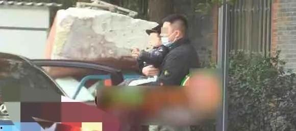 吃瓜爆料周深机场,明星日常曝光，粉丝惊喜连连