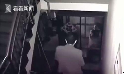 女生洗澡的视频,女生浴室温馨瞬间