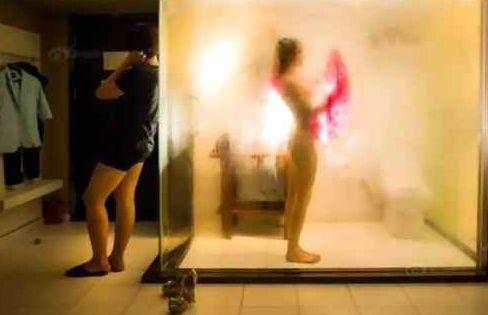 女生洗澡的视频,女生浴室温馨瞬间