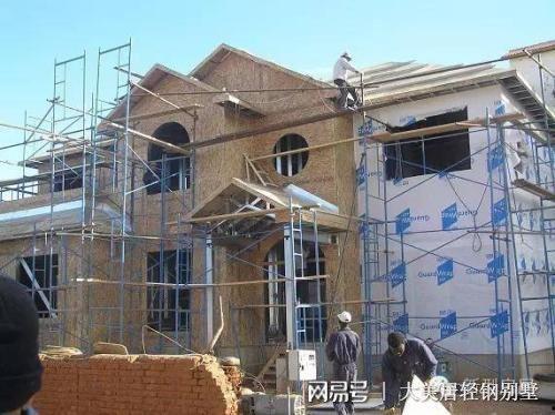 轻钢别墅建造过程视频,高效环保的现代化建筑之旅