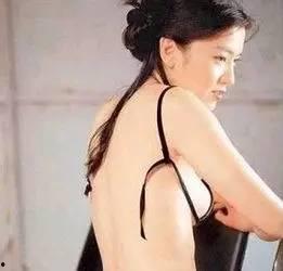 女人穿文胸视频,时尚与健康的完美融合