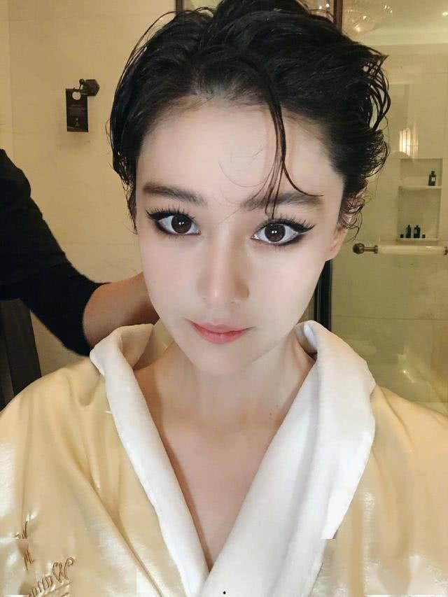 张馨予视频,揭秘明星日常与公益情怀