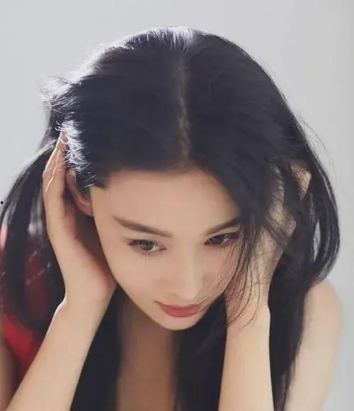 张馨予视频,揭秘明星日常与公益情怀