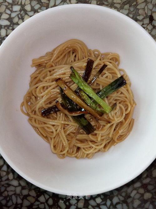 葱油拌面的做法视频,家常美味，一学就会的快手面食教程