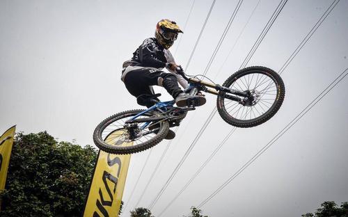 红牛速降山地车视频,红牛速降山地车视频精彩回顾