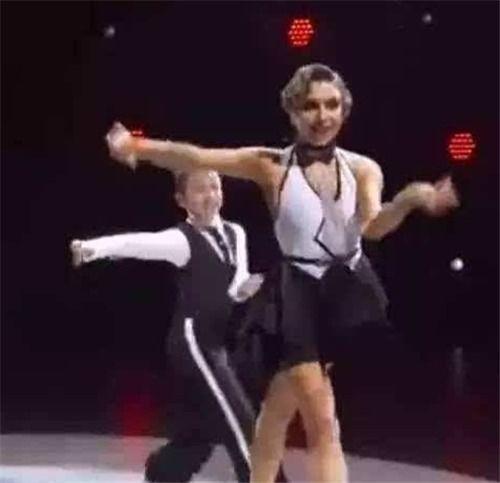 马克龙妻子跳舞视频,惊艳全球网友