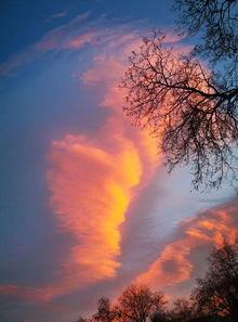 关于火烧云的视频,壮丽天象的视觉盛宴