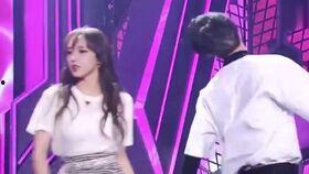 吃瓜爆料王一博迪丽热巴,吃瓜群众热议恋情真相