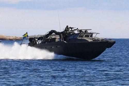 快艇视频,快艇激流勇进，捕捉速度与激情的完美瞬间