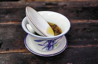 盖碗茶正确的喝法视频,视频揭秘传统饮茶礼仪